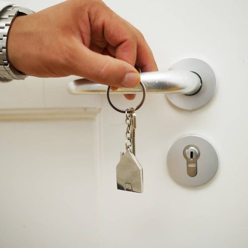 Property manager vs. 24/7 contact in Key Colony Beach: Know the distinction.